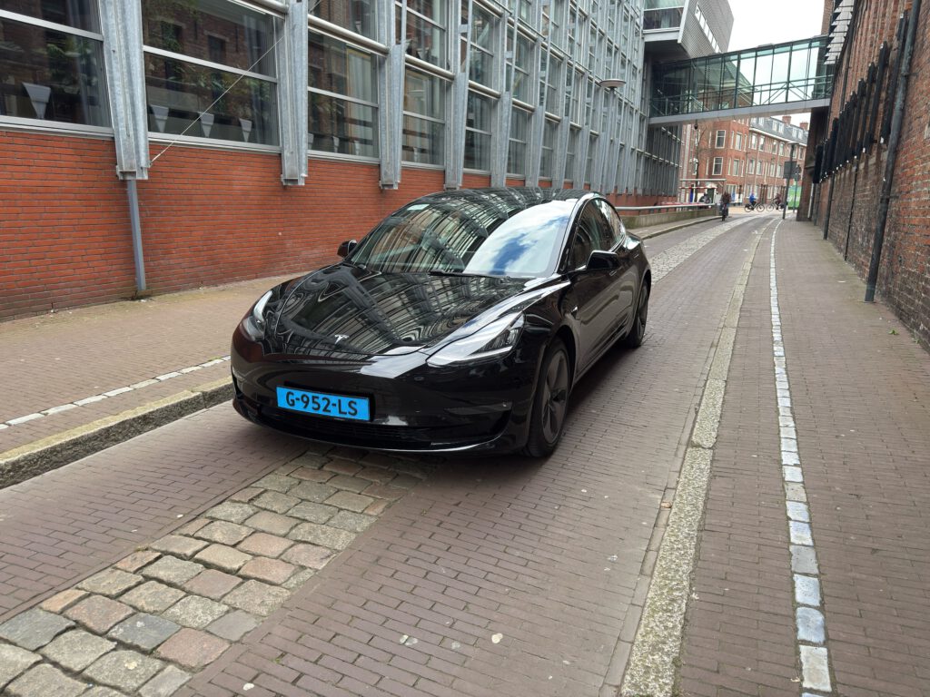Tesla Taxi Binnenstad Groningen